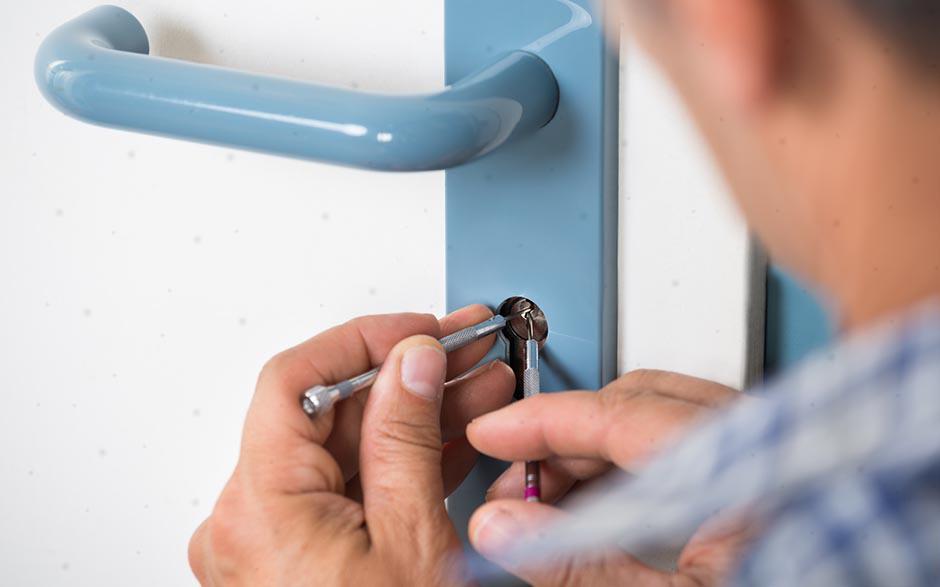 artisan serrurier tarif La Ville-du-Bois